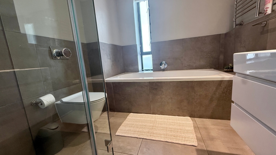 To Let 1 Bedroom Property for Rent in Green Point Western Cape